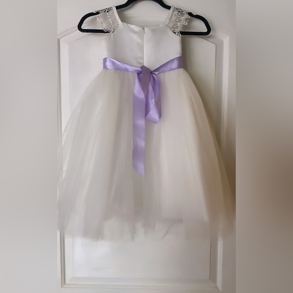 White Flower Girl Dress With Purple Satin Sash tag says size 24g - Picture 2 of 7
